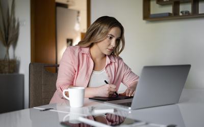Proteção para mulher empreendedora: como alinhar planejamento pessoal e negócio sem complicar
