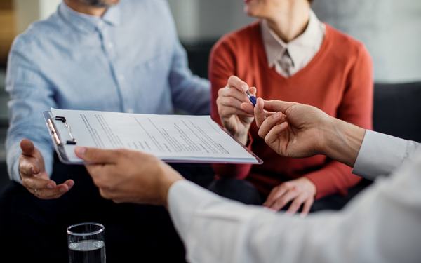 Seguro Garantia e contratos: como o corretor transforma exigência em proposta bem feita